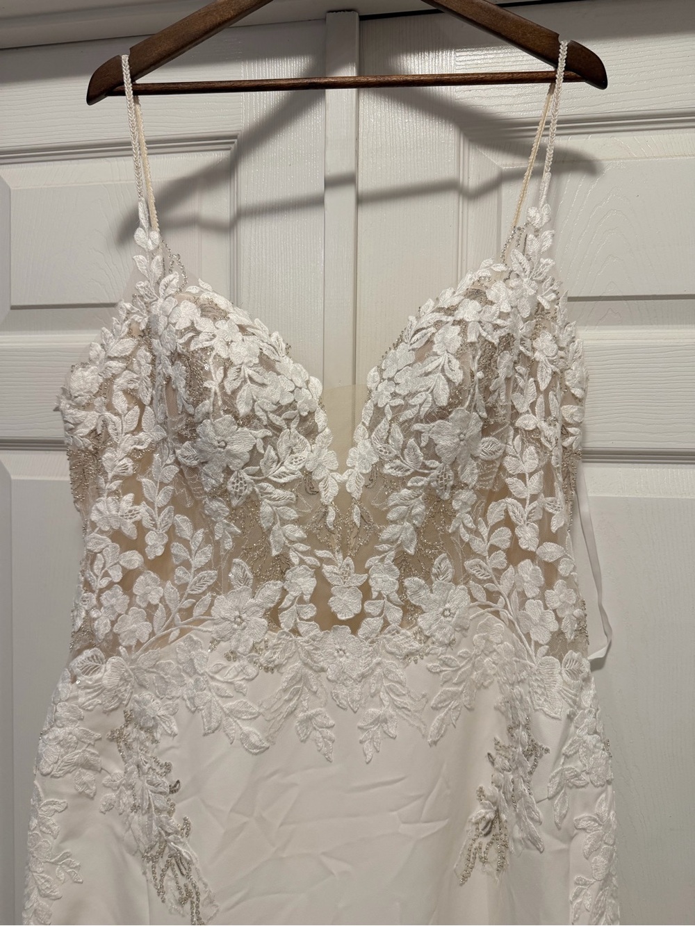 Elegant White Lace Appliqué Spaghetti Strap Dress